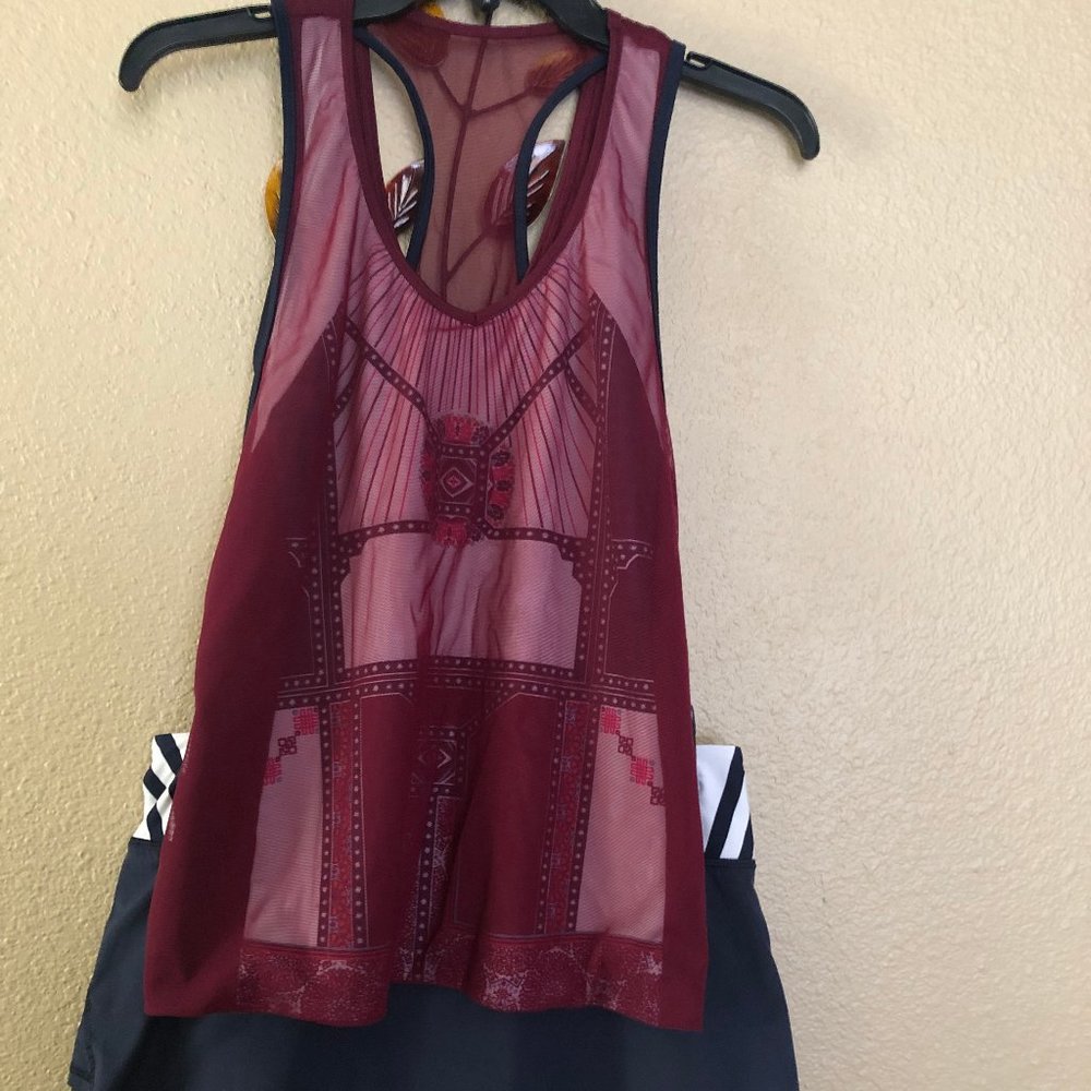 Lucky in Love Top (M8-10) & Lululemon Skirt (6Reg)